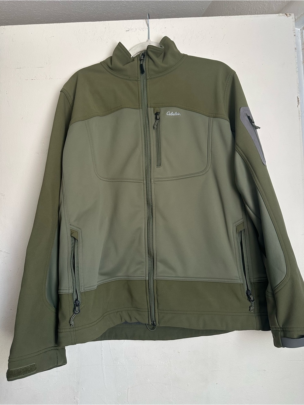 Cabela's Men's Two-Tone Olive Softshell Jacket